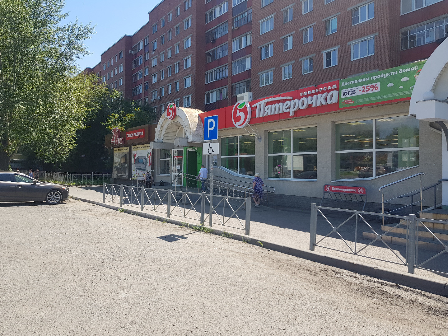 Продам коммерцию 1 линия на трафике

Вашему вниманию предлагается  помещение площадью 317 кв.м первый этаж. 
В подарок подсобное помещение в подвале 150кв.
Расположение: пр. Победы  138.
Первая линия.
Отдельный вход.
Первый этаж 317кв+ 150кв подвал
Дизайнерский ремонт.
Хорошая планировка.
Большой фа