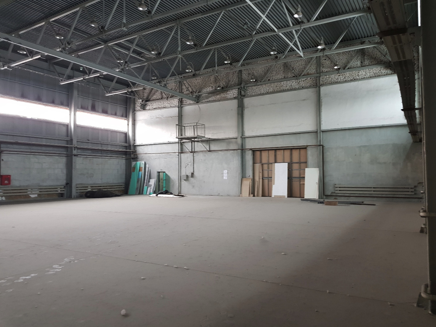 Отапливаемый склад/производство

Предлагаем вашему вниманию отапливаемое помещение 837 кв.м.
Имеется офис и подсобка для персонала.
Расположение: ул. Литвинова 40
Большая охраняемая территория. 
Место для маневра фур.
Только асфальтированные дороги.
Отопление.
Бетонные  полы.
Высокие потолки 6м
Уста