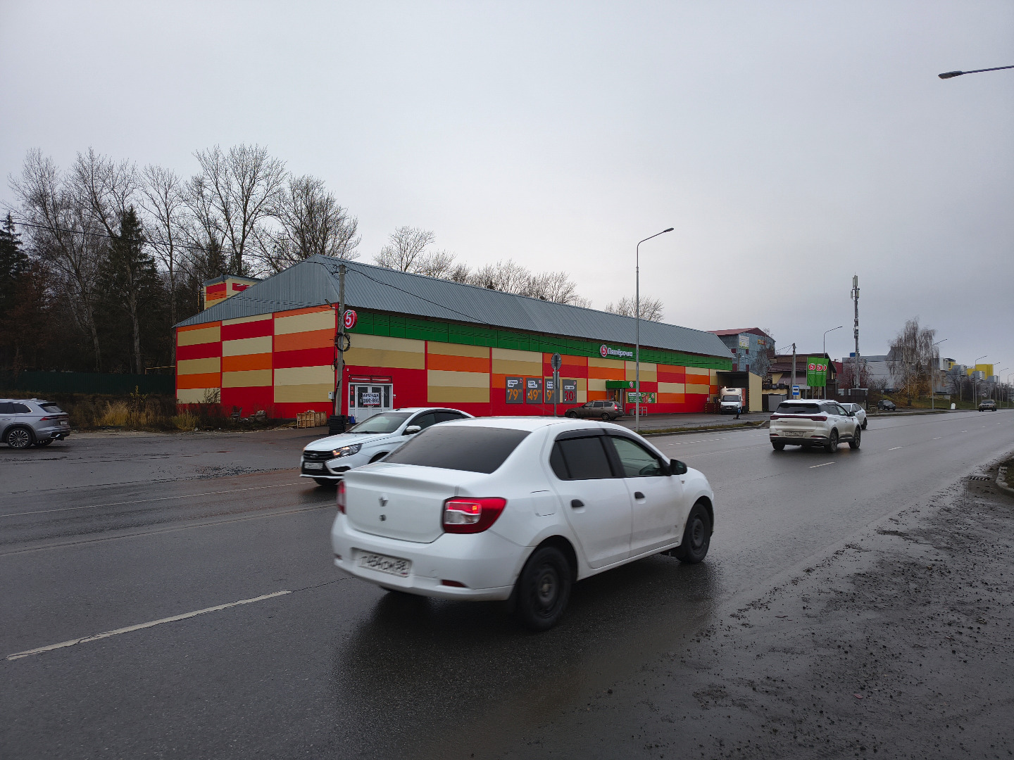 Здание на первой линии

Месторасположение: Пенза. Ул. Новая 1-1
Общая  площадь помещения – 970 кв.м.
Первая линия.
Отдельно стоящее здание.
Первый этаж.
Отдельный вход.
Огромный фасад для рекламы.
Зона разгрузки.
Своя парковка.
Все коммуникации. Свой сан. узел.
Электрические мощности 50КВт с возможн